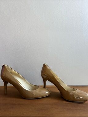 Michael Kors Glossy Nude / Beige Patent Leather Pumps